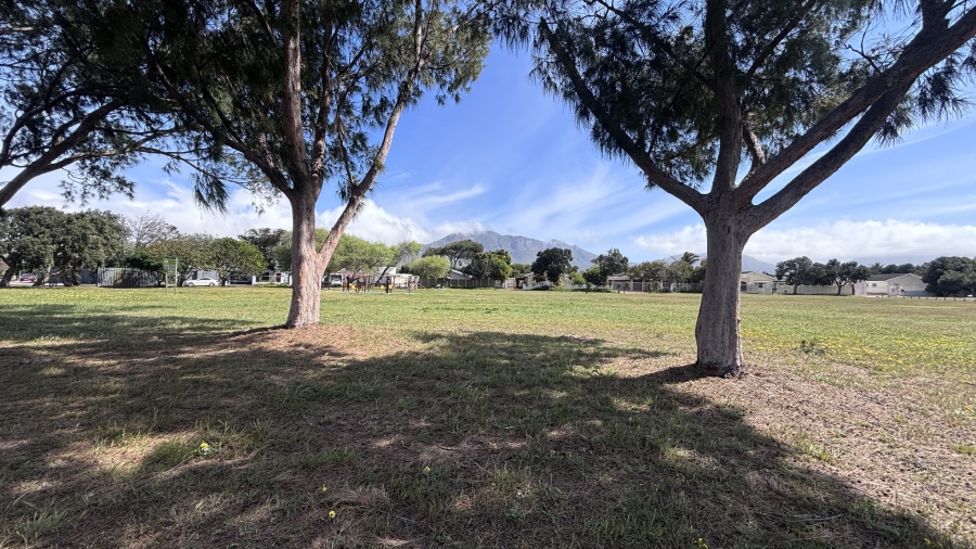 4 Bedroom Property for Sale in Kirstenhof Western Cape